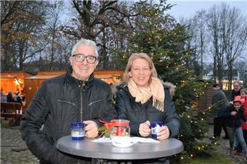 Auch Manuela Ökert und Bruno Caputo besuchten den Weihnachtsmarkt in Bad Bederke...
