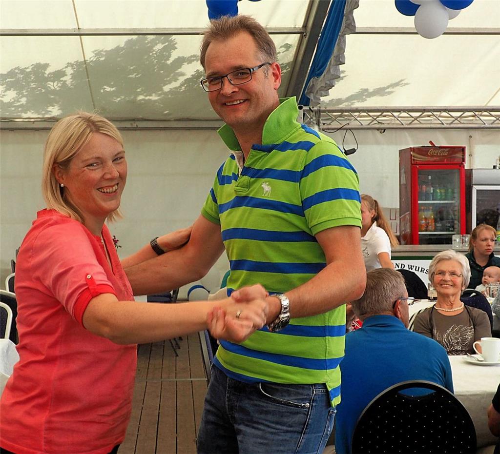 Auch Nadja und Kai hatten viel Spaß im Festzelt. Foto Stehn