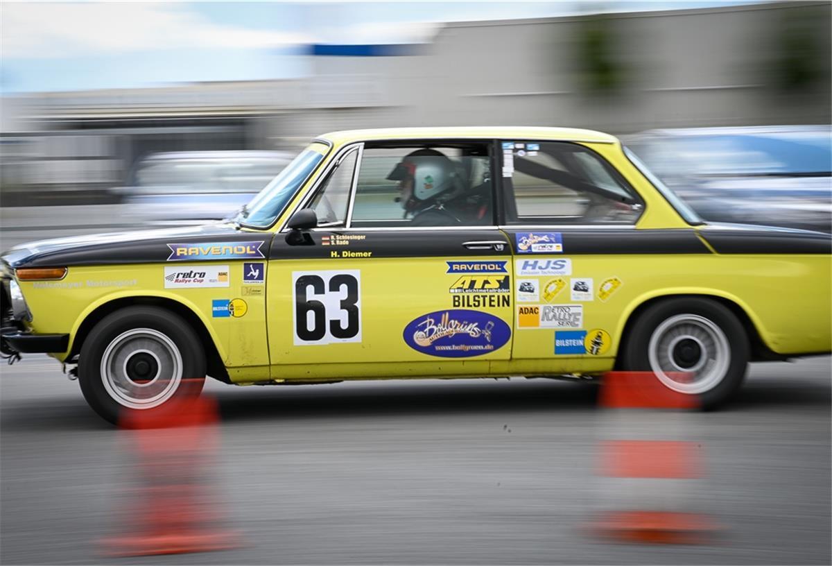 Auch Oldtimer wie dieser BMW 2002 Ti gingen an den Start.