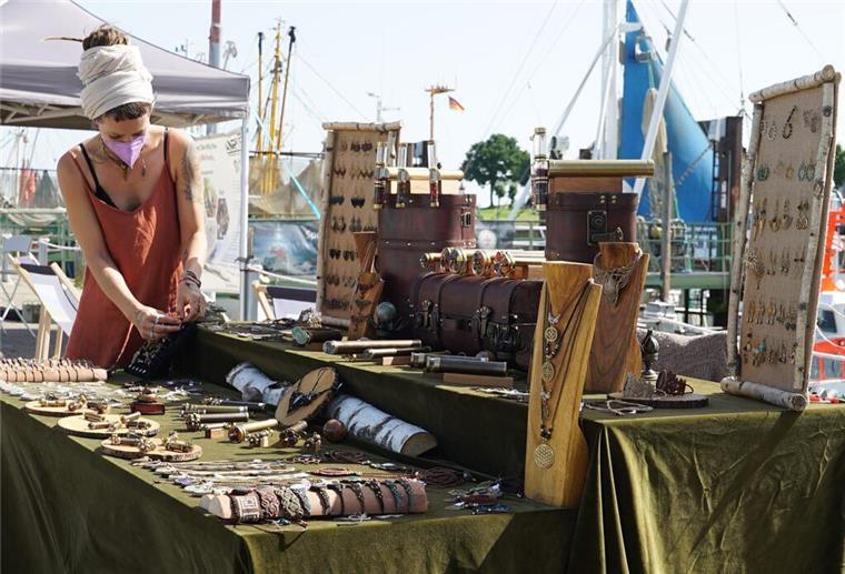 In Fedderwardersiel wird aus Teebeuteln Schmuck Auch Schmuck wird wieder zu den Angeboten des Kunst- und Handwerkermarkts in Fedderwardersiel gehören.