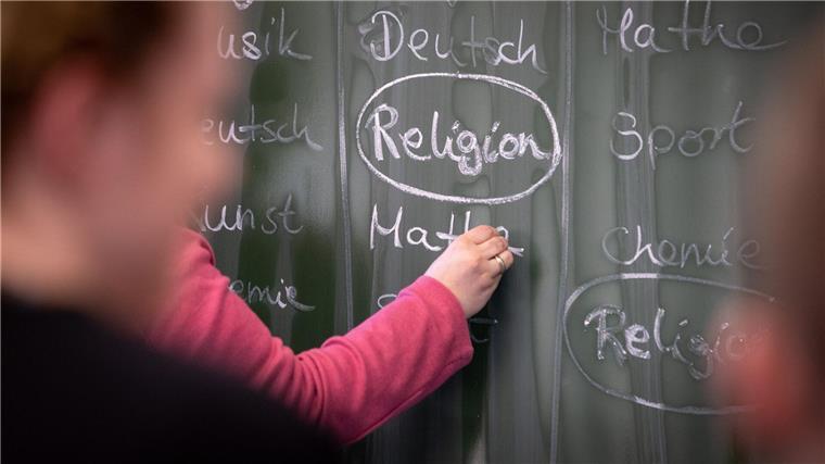 Christliche Religion soll gemeinsam unterrichtet werden Auch Schüler, die anderen Religionen angehören, dürfen den christlichen Religionsunterricht besuchen. (Illustration)
