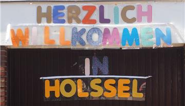 Auch so begrüßten die Holßeler die Gäste des Ortsgemeinschaftsfestes. Foto Steh...