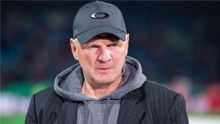 BVB-Pleite: Hamann hat kein Verständnis für Kobel-Aussagen Auch Stefan Effenberg kritisiert die Auftritte von Borussia Dortmund in der Bundesliga.