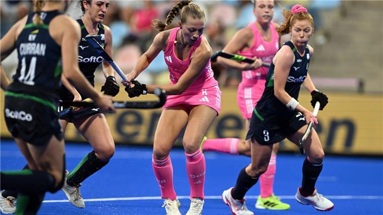 Schopman macht’s möglich - Hockey-Damen träumen vom Finale Auch Stürmerin Sophia Schwabe traf nicht.