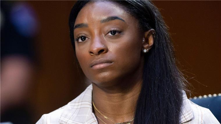 Übergriffe im Sport: Wenn Macht als Druckmittel dient Auch Turnerin Simone Biles hat Missbrauch durch den früheren US-Teamarzt Larry Nassar ertragen müssen.