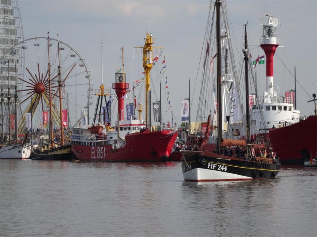 Auch unsere User fotografieren fleißig. Dieses Bild vom Neuen Hafen beim Seestad...