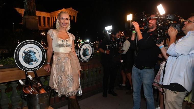 Wer sind die Wiesn-Promis? Auch Verena Kerth verbringt viel Zeit auf der Wiesn.