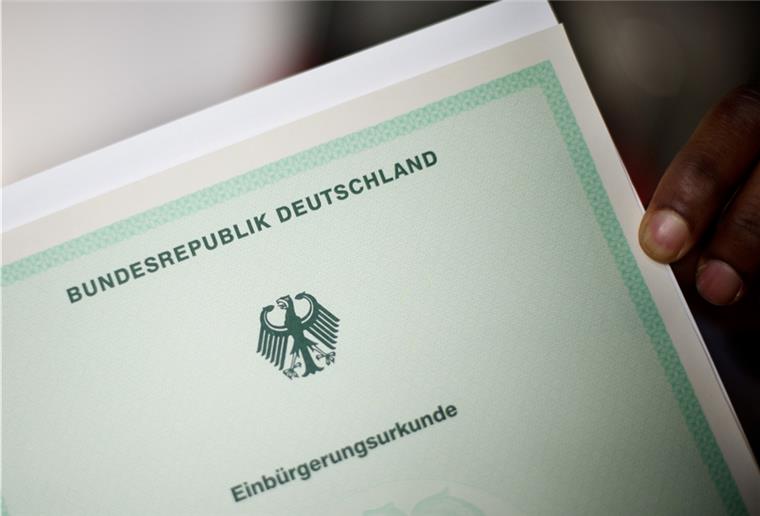 Bremerhaven: 244 Menschen beantragen deutsche Staatsbürgerschaft Auch viele Briten haben die deutsche Staatsbürgerschaft beantragt.