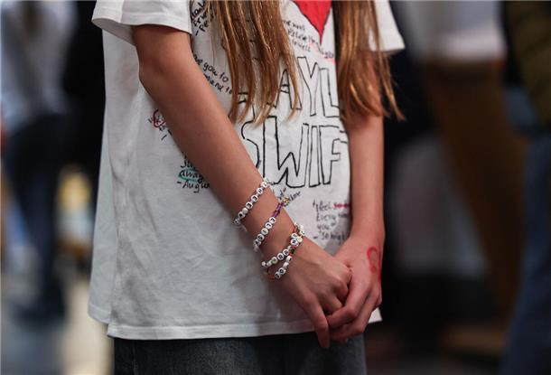 Auch viele junge Fans sind ins Museum gekommen, um das Werk Heysers zu sehen.