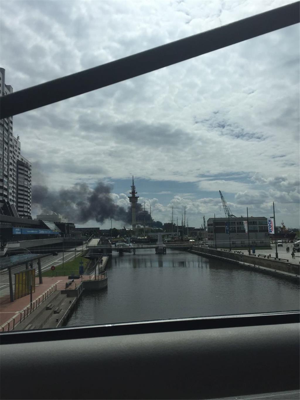Auch von den Havenwelten ist das Feuer zu sehen.