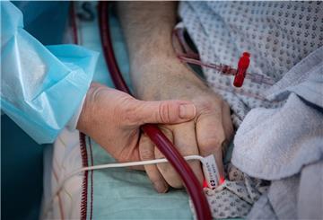 Auch weil es einen sehr hohen Versorgungsaufwand in den Kliniken durch eine hohe Zahl positiver Patienten gibt, will Gesundheitssenatorin Claudia Bernhard (Linke) Bremen und Bremerhaven zum Hotspot erklären.