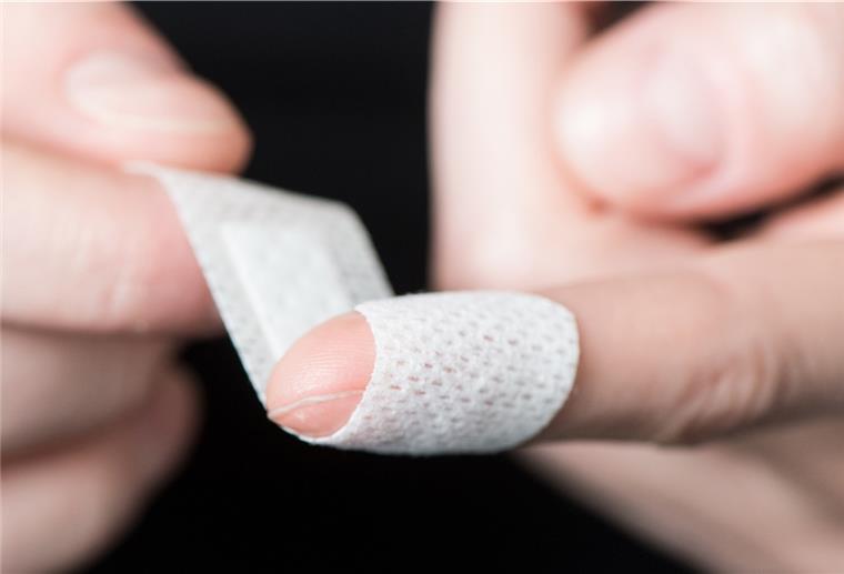 Blutender Finger kein Notstand Auch, wenn die Wunde im betreffenden Fall größer als auf diesem Foto gewesen sein dürfte - ein blutender Finger rechtfertigt es nicht, dass man mit dem Auto durch eine 30er-Zone rast.