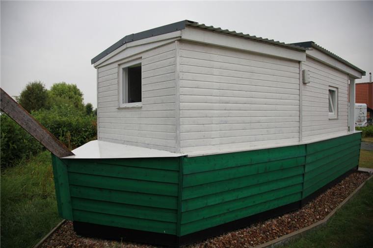So funktioniert Schlafen im Wohnboot an der Wurster Küste Auch wenn es auf dem Trockenen steht: dieses "Wohnboot" auf dem Campingplatz Grube in Dorum-Neufeld bietet viel Komfort. Und seekrank wird hier auch keiner.