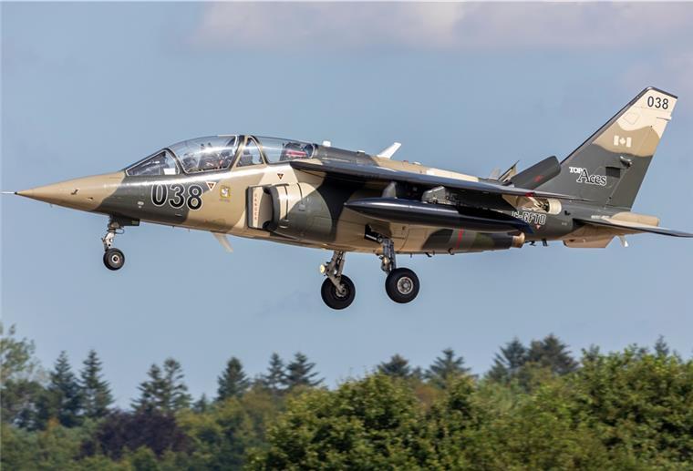 Kampfjets für zwei Jahre nach Nordholz verlegt Auch wenn militärische Fluggeräte auf dem Marinefliegerhorst Nordholz ein gewohnter Anblick sind, wirkt dieses Kampfflugzeug vom Typ A-4 Skyhawk wie ein Exot. Weil der Heimatstützpunkt Wittmund saniert wird, ist die Flotte des Bundeswehr-Partners Top Aces vorübergehend auf den Zivilflughafen Nordholz gezogen.