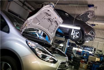 Autos in einer Werkstatt