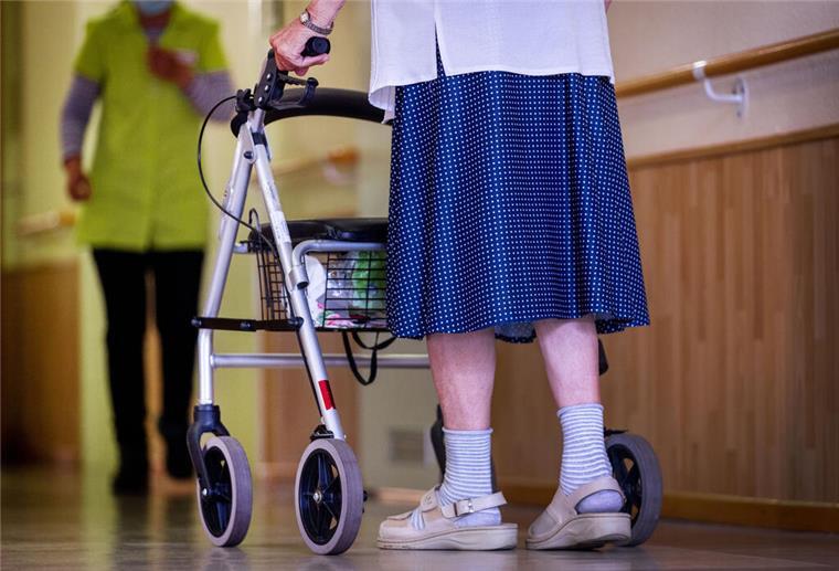 Wohngeld gibt es auch für Pflegebedürftige Auch wer dauerhaft im Pflegeheim lebt, kann Anspruch auf Wohngeld haben.