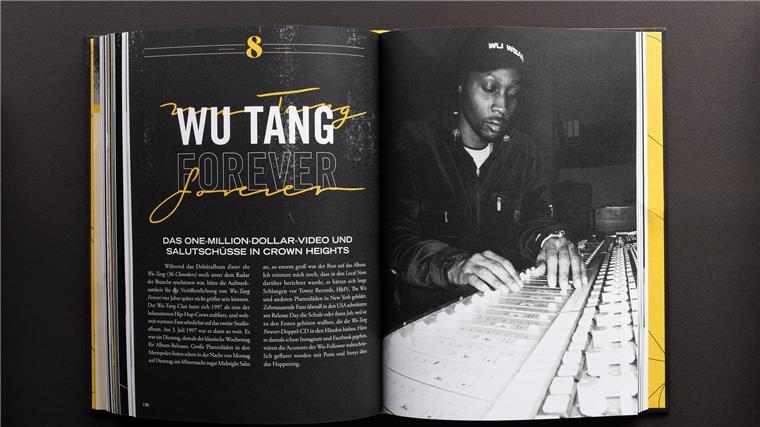 Ex-Managerin des Wu-Tang Clan spricht über die wilde Zeit mit den Rap-Legenden Das Foto zeigt zwei Seiten eines Buches und den Rapper RZA beim Produzieren.