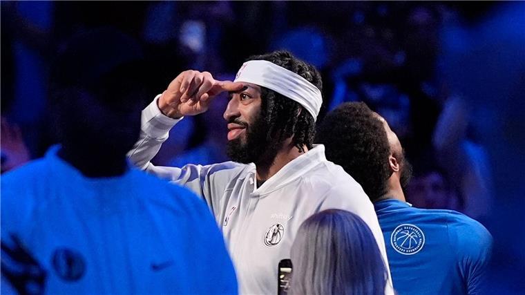 Auf Anthony Davis lastet nach seinem Wechsel zu den Mavericks ein großer Druck.