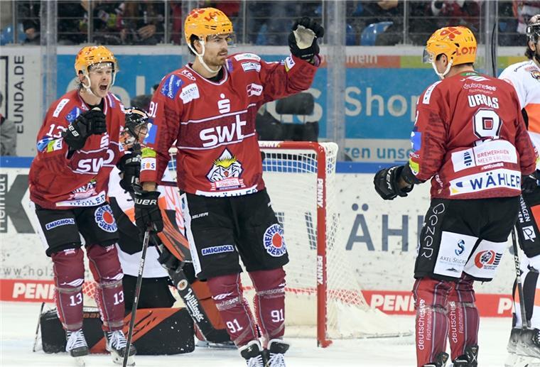 Zwischenzeugnis für die Fischtown Pinguins Auf das slowenische Trio um Ziga Jeglic (v. l), Miha Verlic und Jan Urbas können sich die Pinguins immer verlassen.