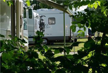 Auf dem Campingplatz in Wehdel gibt es keine festen Stellplätze, sondern jeder Gast kann sich seinen Lieblingsplatz, je nach Bedürfnissen, aussuchen.