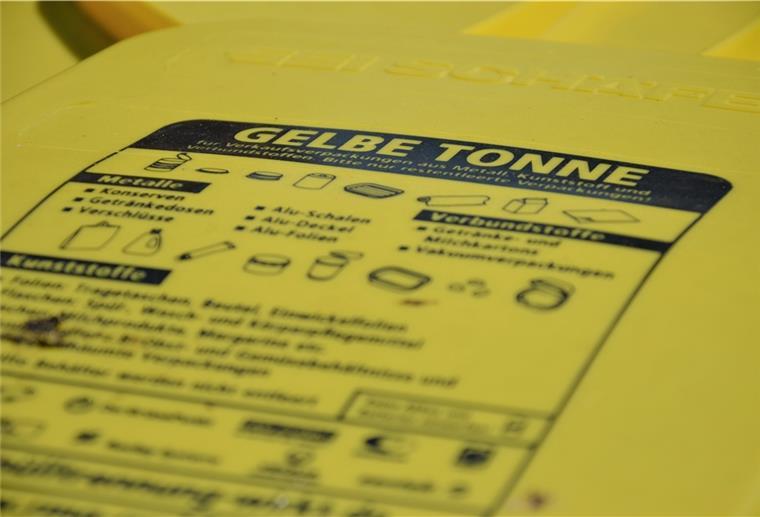 Gelbe Tonne in Rotenburg: Niemand muss teilen Auf dem Deckel einer Gelben Tonne zur Entsorgung von Verpackungsmüll sind Hinweise zur korrekten Nutzung zu lesen.