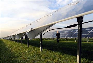 Auf dem ehemaligen Fliegerhorst in Oldenburg steht ein 60 Hektar großer Solarpark. 40 Hektar sollen es in Butjadingen werden.