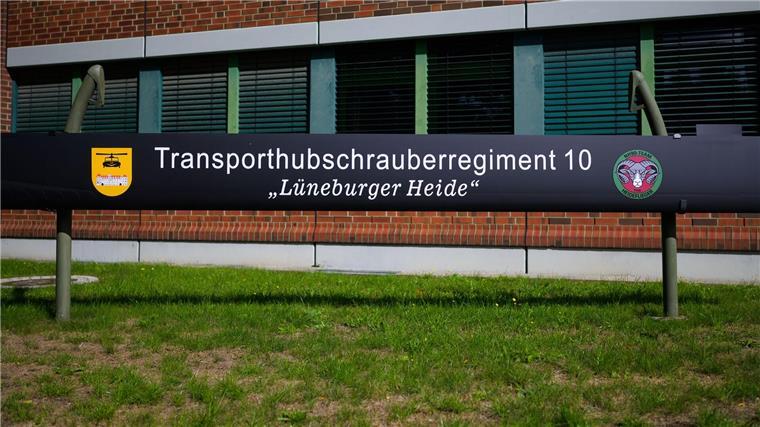 Auf dem Flugplatz des Transporthubschrauberregiments 10 der Bundeswehr ist ein Pilot tödlich verletzt worden. Er war mit einer Privatmaschine unterwegs. (Archivbild)
