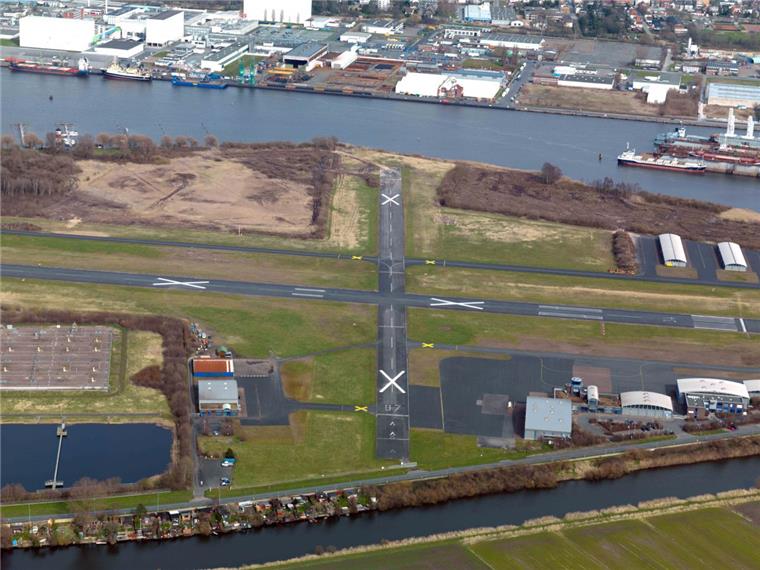 Flugplatz Luneort: Grantz fährt neue Geschütze gegen Aero-Club auf Auf dem Flugplatz Luneort geht nichts mehr. Der Aero-Club hat gegen die Schließung geklagt, nun appellieren der Oberbürgermeister und der Wirtschaftssenator an die Flieger, sich der wirtschaftlichen Entwicklung nicht länger in den Weg zu stellen.