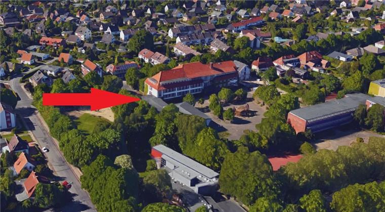 Leherheide: Müllcontainer brennt auf Schulgelände aus Auf dem Gelände der Fritz-Husmann-Schule hat ein Müllcontainer gebrannt.