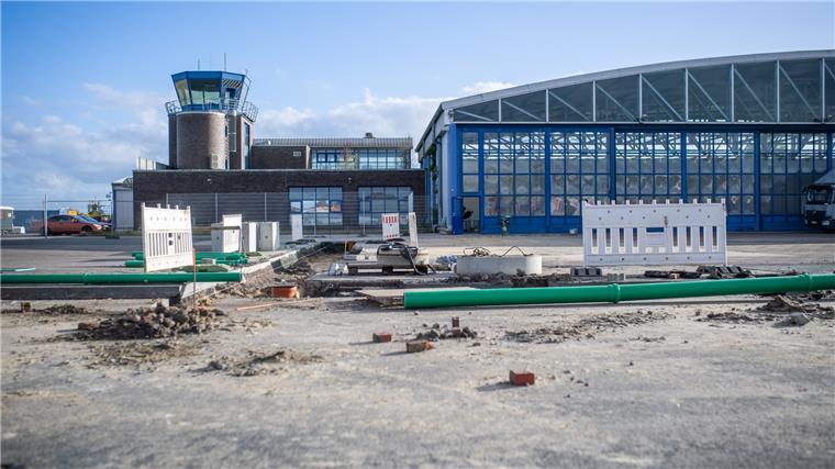Warum dieses AWI-Schiff das Klima schont Baustelle ehemaliger Flughafen