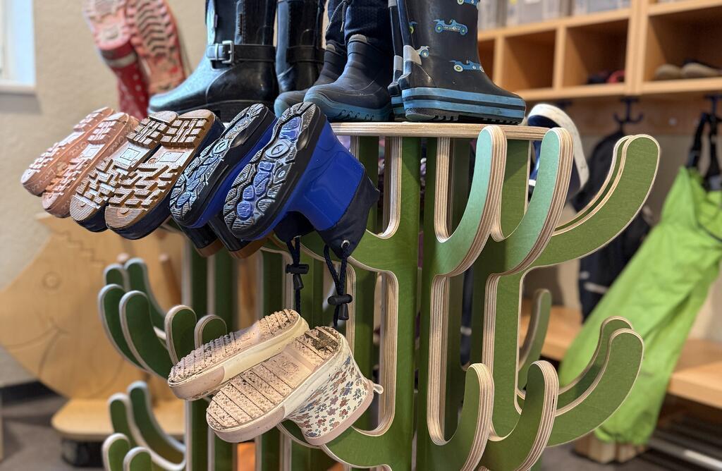Kita Ackerwichtel in Wedel, Kaktusständer für Stiefel
