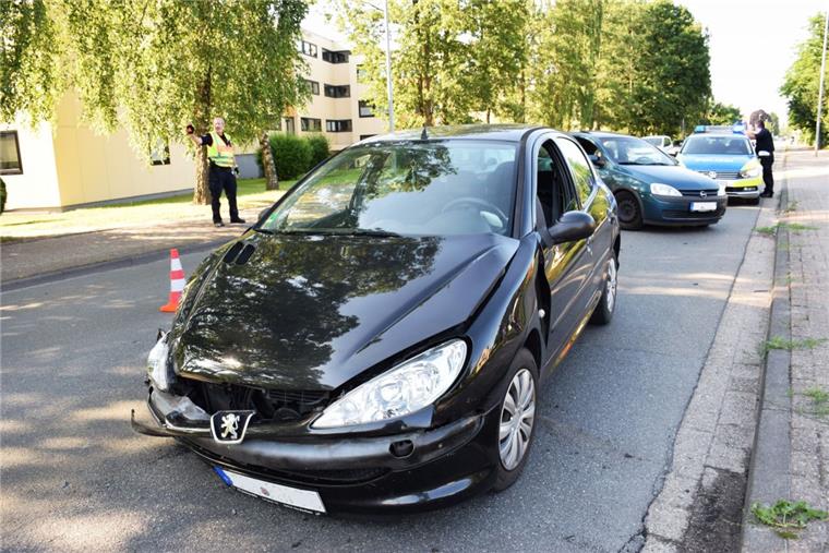 Nordenham: Frau wird bei Unfall auf dem Mittelweg leicht verletzt Auf dem Mittelweg hat es am Donnerstag einen Unfall gegeben. Die Polizei schätzt den Gesamtschaden auf rund 4000 Euro.