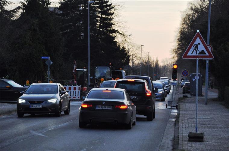 Nordenham: Behinderung auf dem Mittelweg noch rund zwei Wochen Auf dem Mittelweg in Nordenham kann es derzeit eng werden.