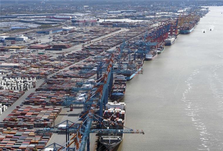 „Wie Buttersäure“: Ätzender Stoff sorgt für 21 Verletzte im Hafen Auf dem NTB-Terminal hat es einen Zwischenfall gegeben, bei dem ein unbekannter Soff aus einem Container ausgetreten ist.