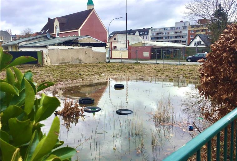 Bremerhaven: Aufbau der Michaelis-Kita stockt Auf dem rund 1200 Quadratmeter großen kirchlichen Grundstück will der Kirchenkreis schnellstmöglich eine moderne neue Michaelis-Kita bauen. Die Finanzierung ist aber - Stand März 2021 - noch unklar.