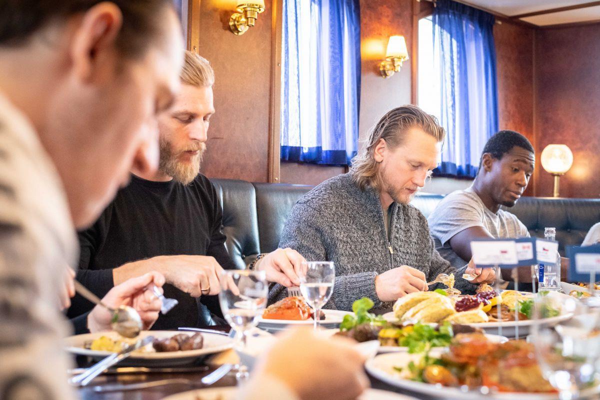 Quiz: Kennt ihr die Lieblingsgerichte der Fischtown Pinguins? Auf dem Salondampfer "Hansa" wurden die Lieblingsgerichte der Eishockeyspieler der Fischtown Pinguins gekocht.