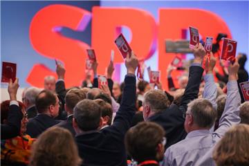 Auf dem Sonderparteitag in Bonn stimmten die SPD-Delegierten für die GroKo-Verhandlungen.