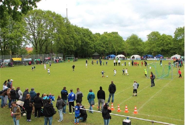 Jugendfußballturnier: Tuspo Surheide erwartet Pfingsten 90 Teams Auf dem Sportplatz in Surheide gibt es zu Pfingsten beim Jugendfußballturnier wieder viel attraktiven Ballsport zu sehen.