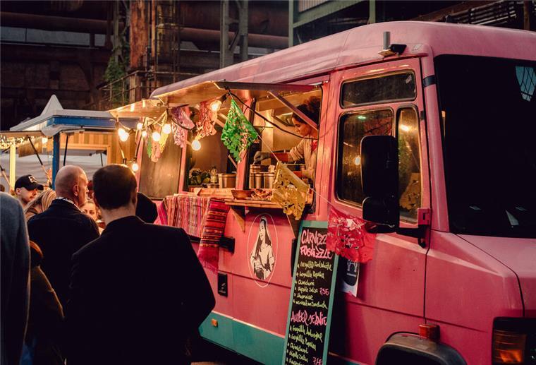 Genuss für jeden Gaumen: Street Food Festival am Lloyd Dock Aufnahme von dem Street Food Festival in Bremerhaven am Lloyd Dock.