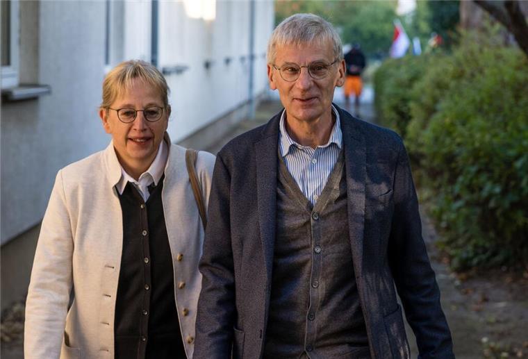Hans-Christoph Berndt - AfD-Spitzenkandidat und Netzwerker Auf dem Weg ins Wahlokal.