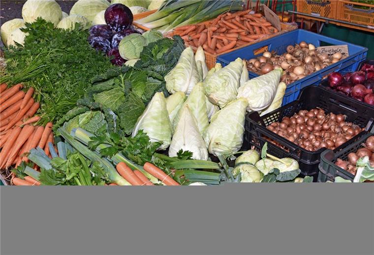Auf dem Wochenmarkt wird Obst und Gemüse aus der Region angeboten. Damit will man punkten. 