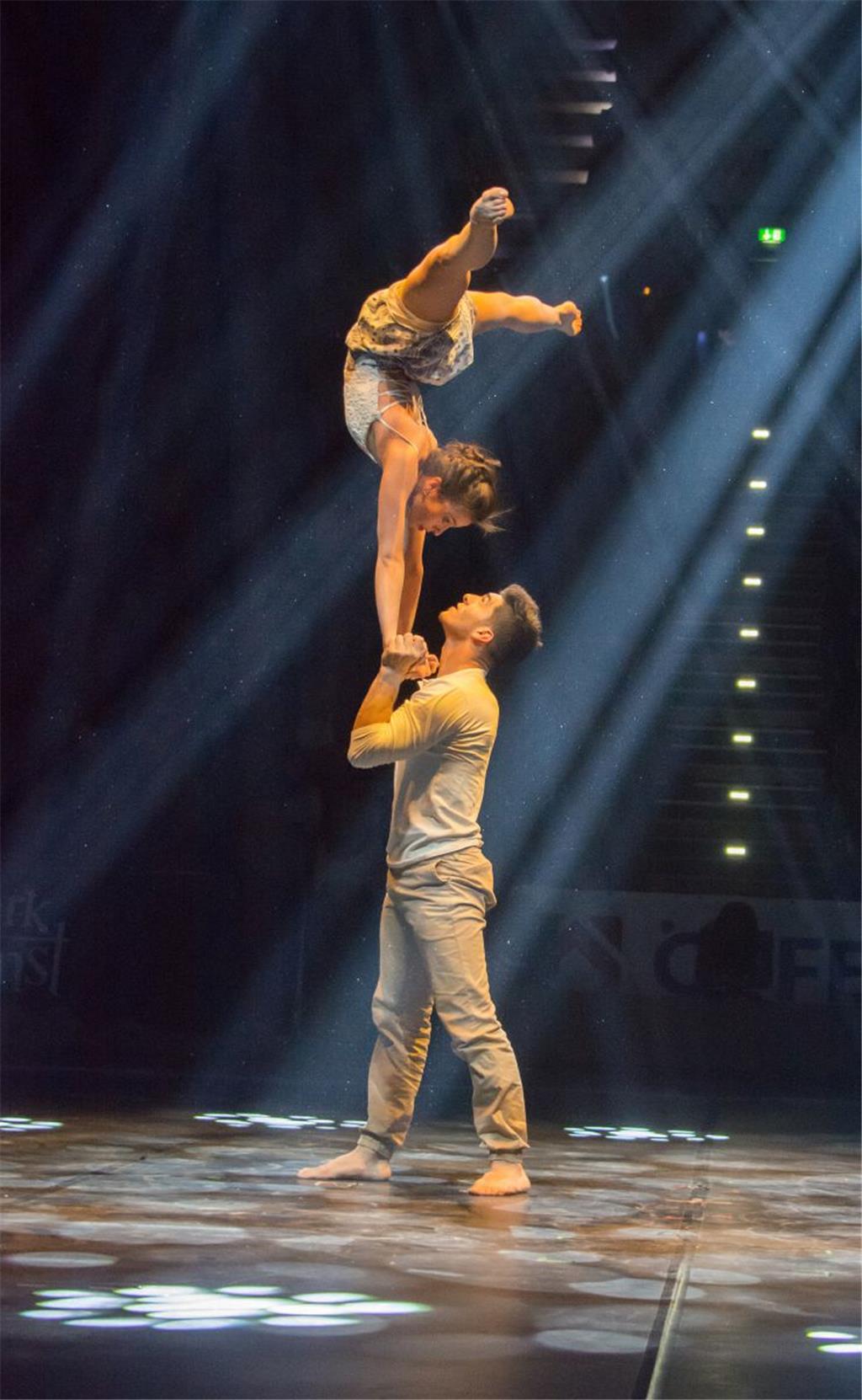 Auf den Bühnen der Welt zu Hause. Das spanische Duo Jose y Gaby. Foto: Demmer
