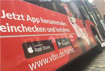 Auf den Bussen im Gebiet des Verkehrsverbundes Niedersachsen/Bremen wird für die neue App geworden. 