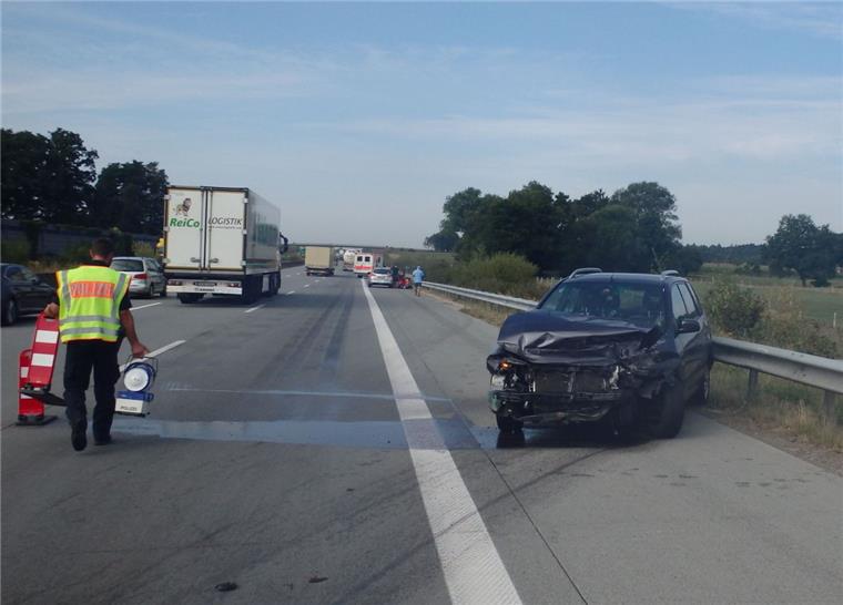 Sittensen: Drei Verletzte bei Unfall auf der A1 Auf der A 1 sind am Dienstagmorgen zwei Fahrzeuge in Höhe Groß Meckelsen zusammengestoßen. Drei Personen wurden dabei verletzt.
