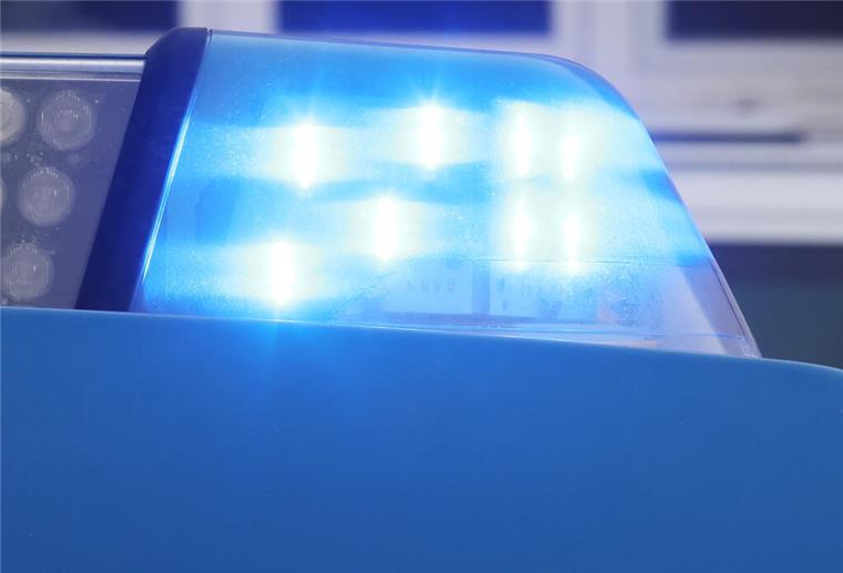 Auf der A27 hat ein Auto Feuer gefangen.