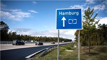 Auf der A7 müssen Autofahrer in Richtung Hamburg am Dienstag mit Stau rechnen. (Archivbild)