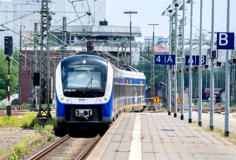 Achtung Bahnreisende! Während der Maritimen Tagen fallen in Bremerhaven Züge aus Zug Bahnhof