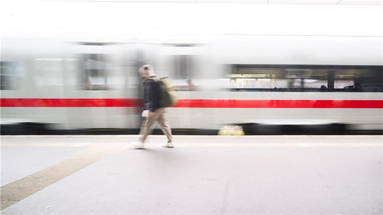 Bahnverkehr zwischen Hannover und Berlin bleibt gestört Auf der Bahnstrecke zwischen Hannover und Berlin kommt es zu Verspätungen und Zugausfällen. (Symbolbild)
