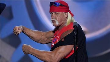 Auf der Bühne beim Parteitag der Republikaner ist Hulk Hogan ein bejubelter Stargast.