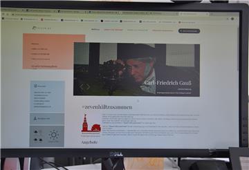 Auf der Internetseite der Samtgemeinde Zeven (www.zeven.de) finden Interessierte eine PDF-Datei, die die an der Initiative „Zeven hält zusammen“ beteiligten Firmen auflistet.